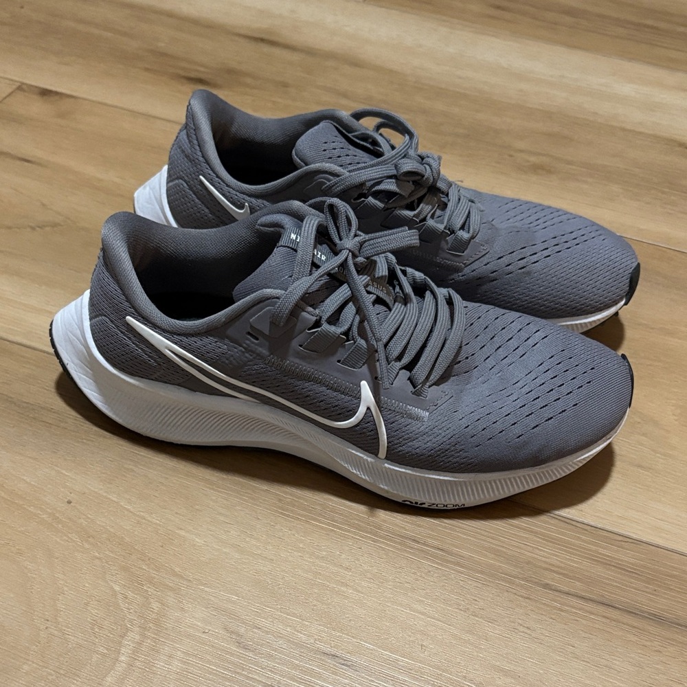 Nike Gray Running Shoes with White Swoosh (zoom pegasus) - Worn twice